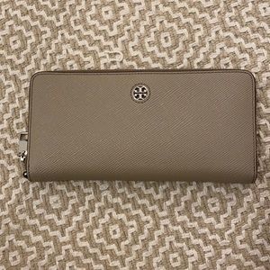 Tory Burch Robinson Continental Wallet